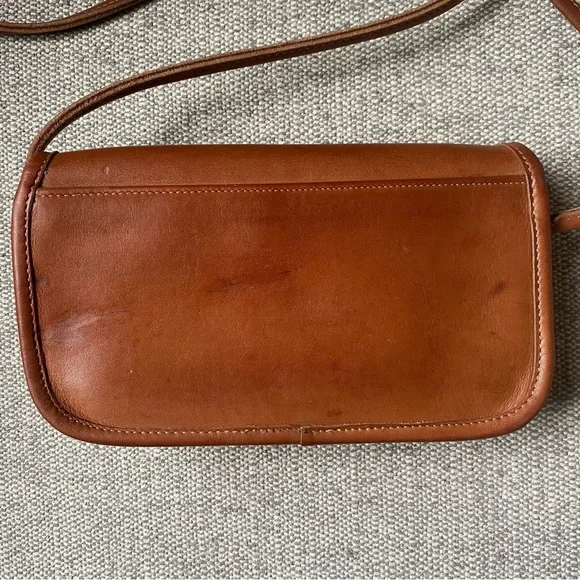 ❌sold❌Coach Vintage Early NYC Dinky British Tan Crossbody Brown Turn Lock - Picture 4 of 8